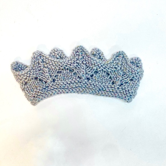 NWT Hand Knit Toddler/Infant Silver Crown with Sparkles - Picture 5 of 6